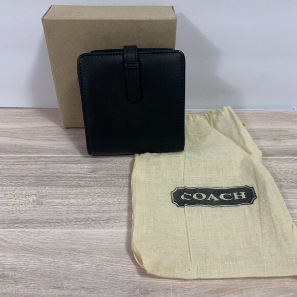 Coach Black Smooth Leather 2 Pocket Wallet Elastic Sided Pocket Flap Closure